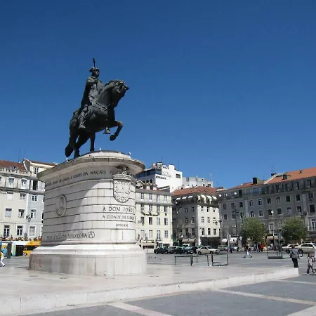 아파트 Baixa Sunny With A View!